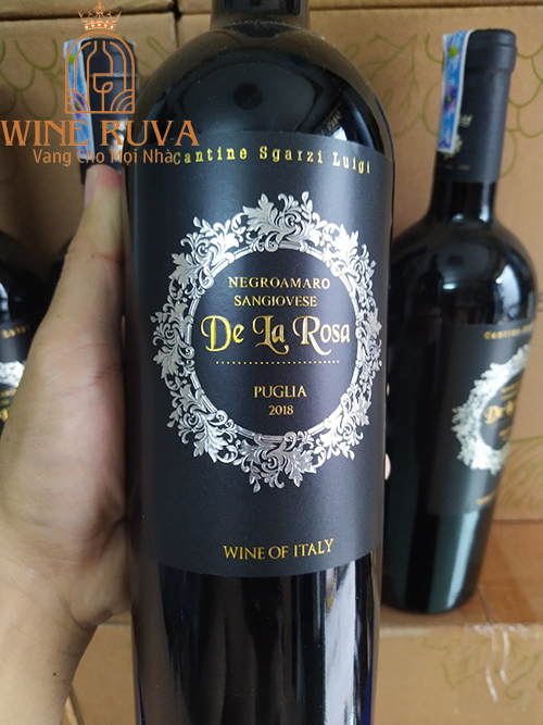 Rượu vang Ý De La Rosa Negroamaro là một bức tranh đầy màu sắc và sự tinh tế