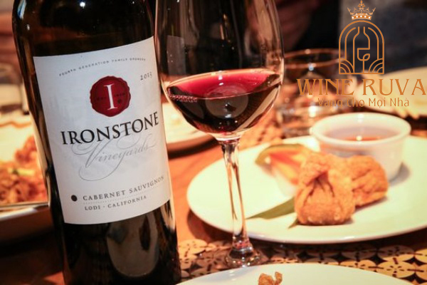 Rượu vang Ironstone Cabernet Sauvignon là một sự kết hợp hoàn hảo.
