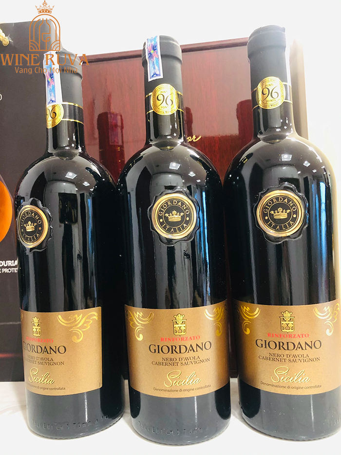 Rượu vang Ý Giordano 96 Terre Sicilian tạo nên một trải nghiệm độc đáo.