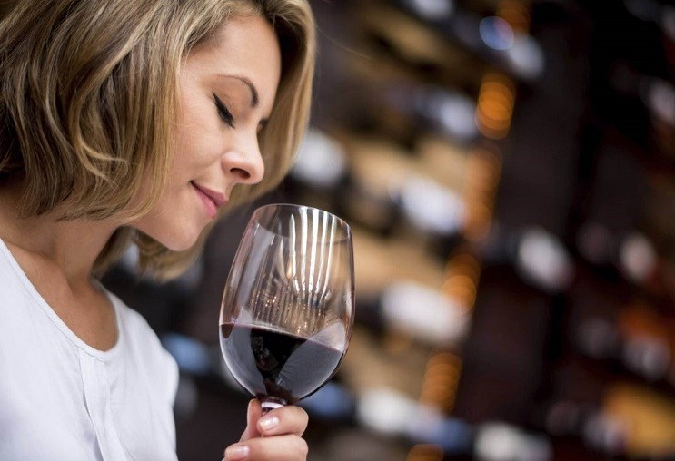 Uống rượu vang trước khi đi ngủ - Nên hay không nên? 