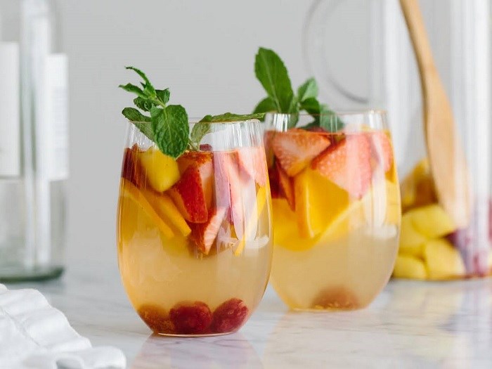 Tiết lộ 4 cách dùng rượu vang pha nước ngọt siêu hấp dẫn nhất