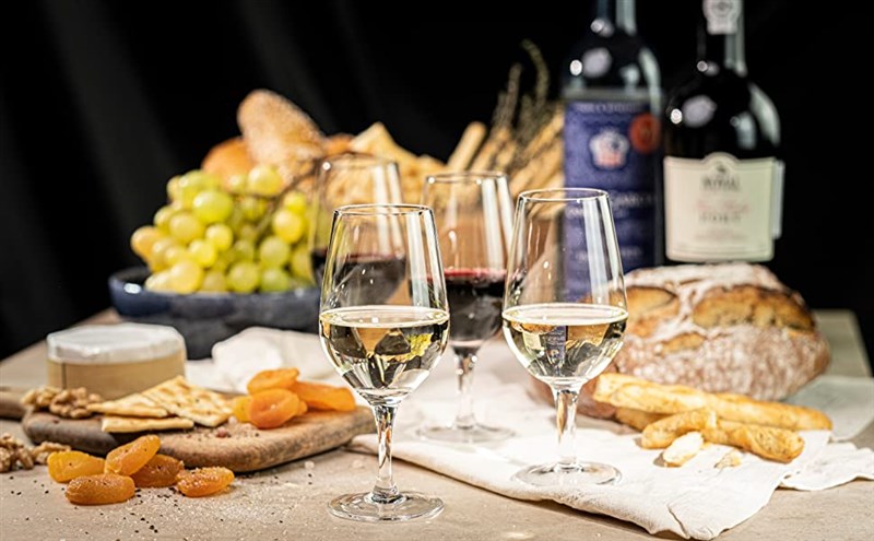 Uống rượu vang ăn trái cây gì? Cách kết hợp rượu vang với đồ ăn