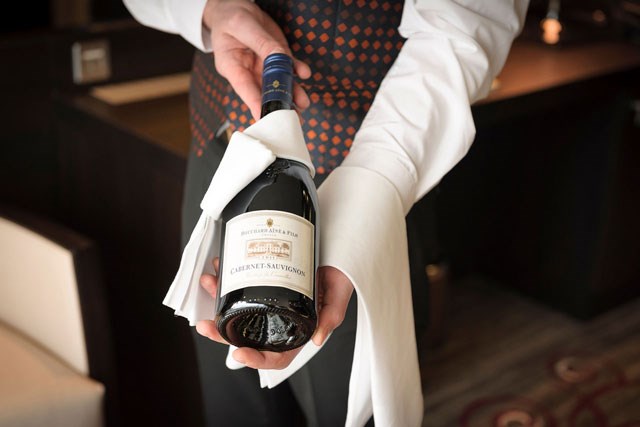 Các quy tắc, quy trình phục vụ rượu vang chuẩn nhà hàng 5 sao