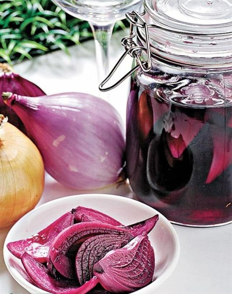 Khám phá tác dụng "đặc biệt & độc đáo" của hành tây ngâm rượu vang