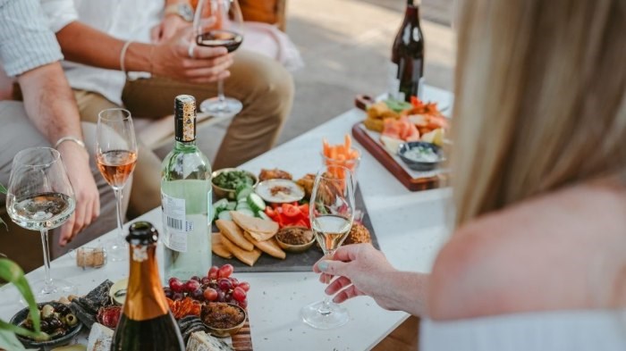 Rượu vang trắng ăn với gì | Những lưu ý quan trọng có thể bạn chưa biết