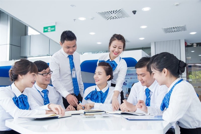 Đồng phục cho cơ sở bán rượu vang - Giải pháp nâng tầm thương hiệu