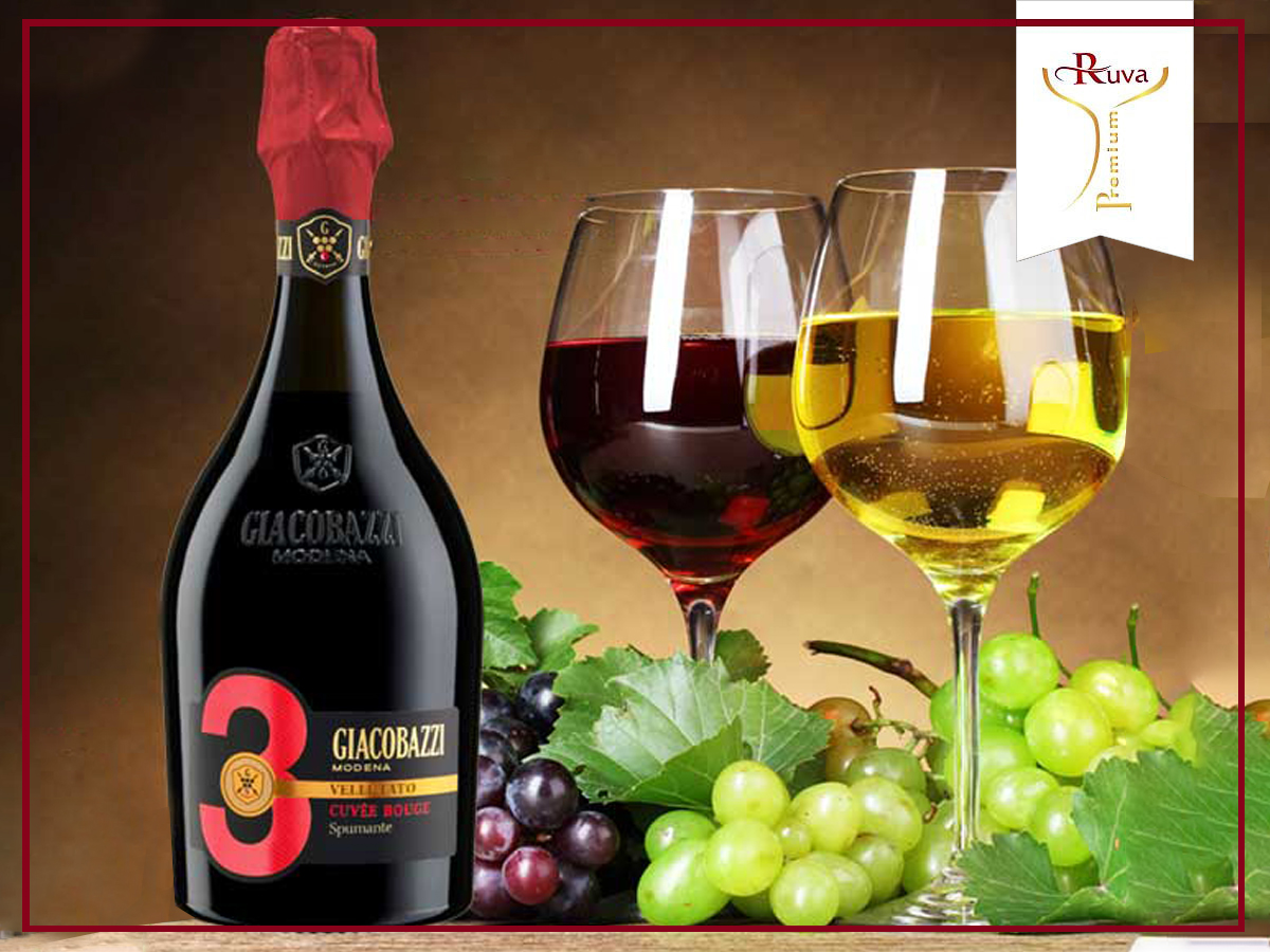 Giacobazzi 3 VELLUTATO Spumante Cuvée Rouge với độ cong 11%.