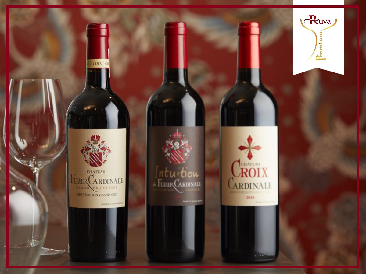Rượu vang đỏ CH FLEUR CARDINALE có màu đỏ đậm trông rất nổi bật, bắt mắt