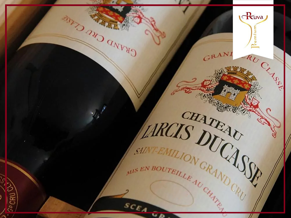Rượu vang đỏ CH Larcis Ducasse được sản xuất một cách nghiêm ngặt.