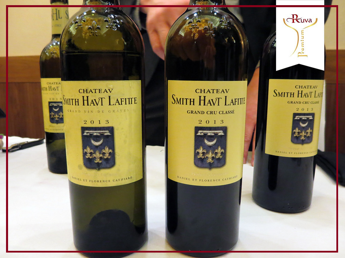 Rượu vang Château 2013 Smith Haut Lafitte có giá bán niêm yết tại Rượu vang RUVA là 4.500.000đ, thích hợp đặt trên bàn làm việc cực kỳ sang trọng.