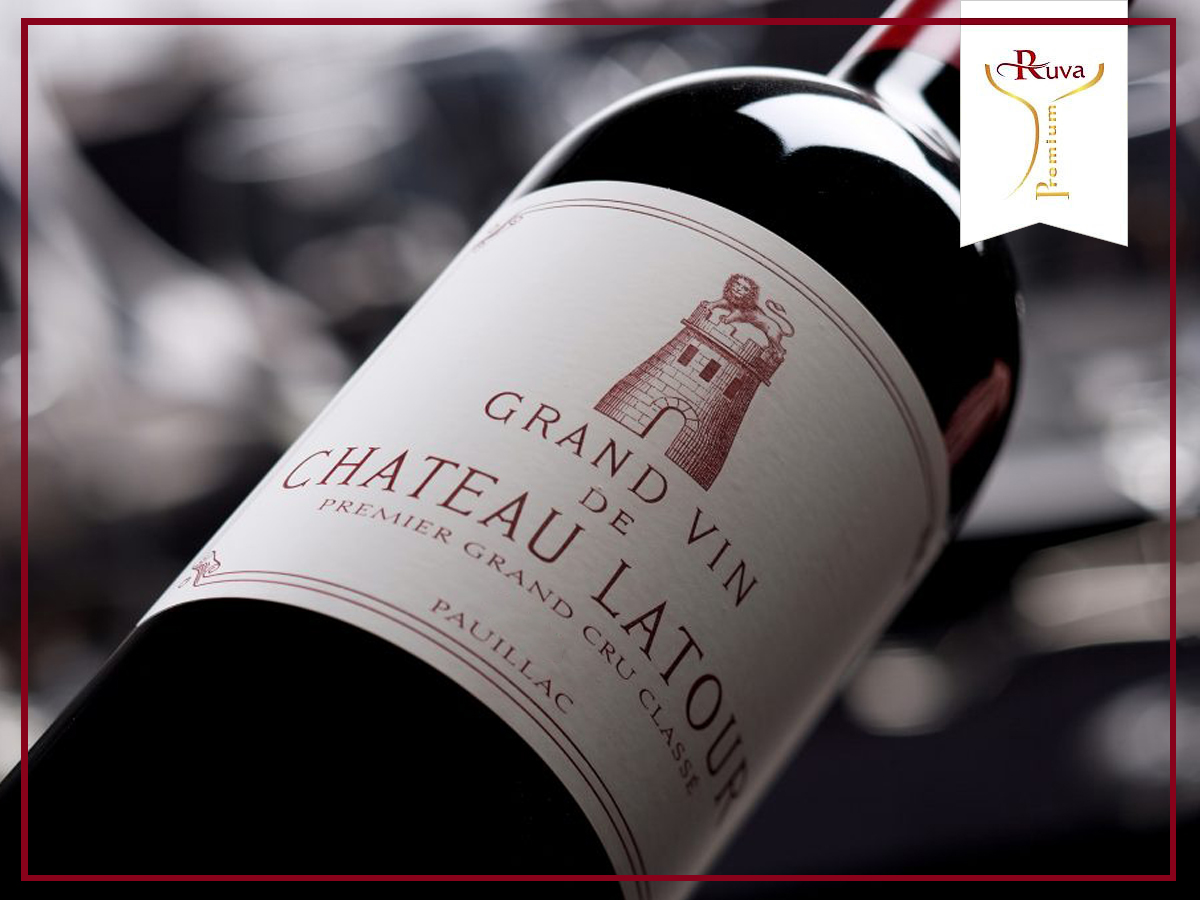 Château Latour Grand Vin 2011 với một sắc đỏ hấp dẫn.