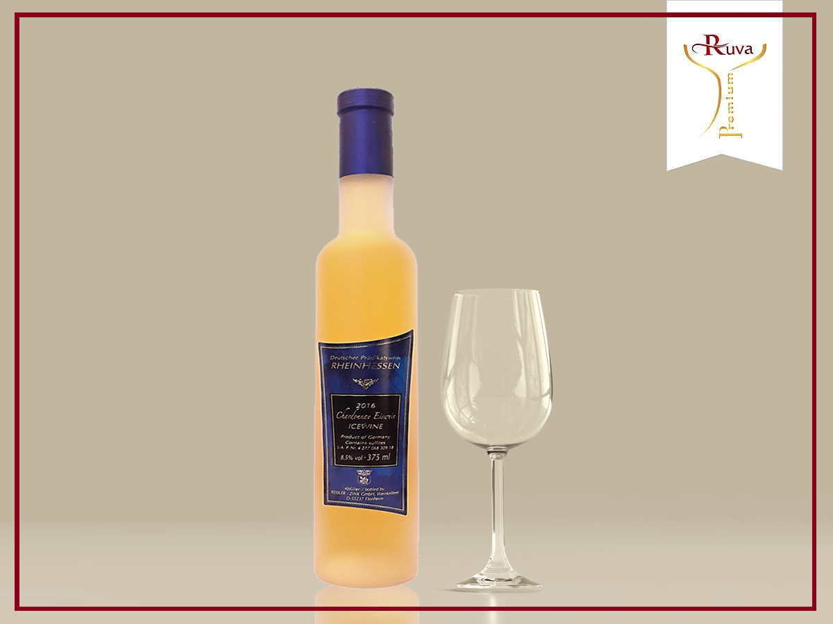 Rượu vang trắng Chardonnay Eiswein 2018 có màu vàng sáng trong, kết hợp với hương thơm mạnh mẽ