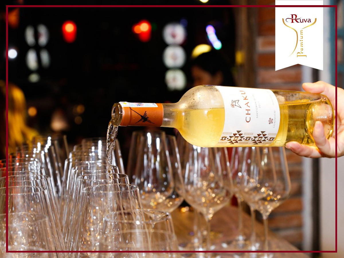 Rượu vang Chaku Sauvignon Blanc thể hiện sự trong trẻo, nhẹ nhàng.