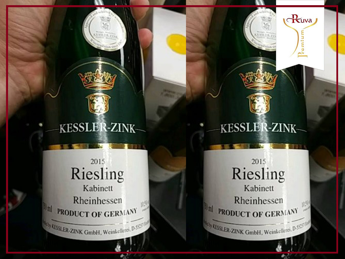 Rượu vang Kabinett Riesling Blue Edition mang đến những hương vị tinh tế.