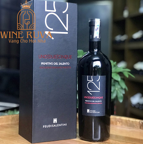 Rượu vang Ý 125 Primitivo Del Salento mang dư vị đậm đà.