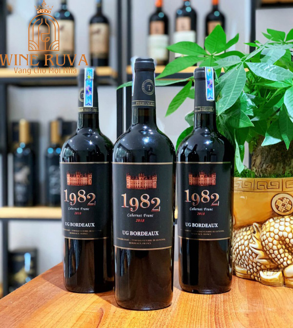 Rượu vang Pháp 1982 UG Bordeaux hương vị ngọt ngào.