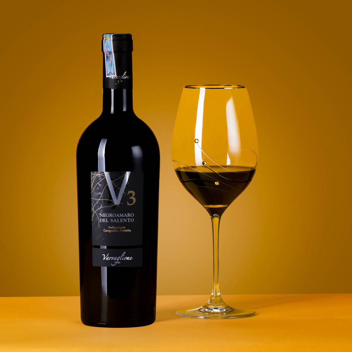 Rượu vang Ý V3 Negroamaro Del Salento được xếp hạng cấp độ IGP