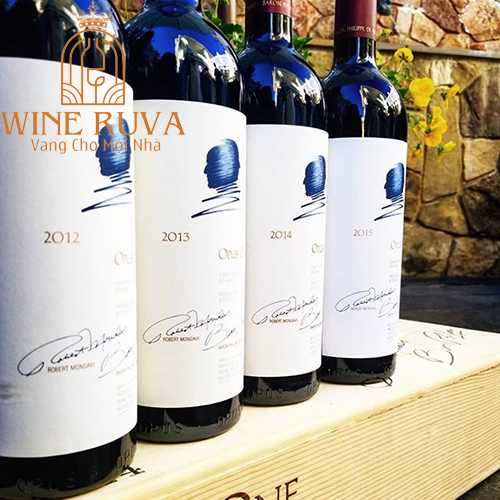 Rượu Vang Mỹ Opus One 2013 mang đến hương vị ngọt ngào.