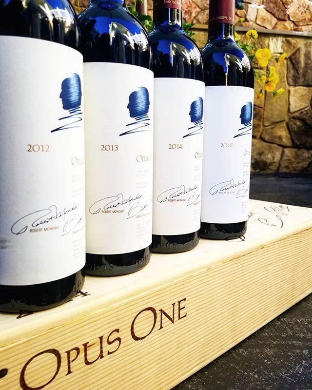 Rượu Vang Mỹ Opus One 2013 mang đến hương vị ngọt ngào.