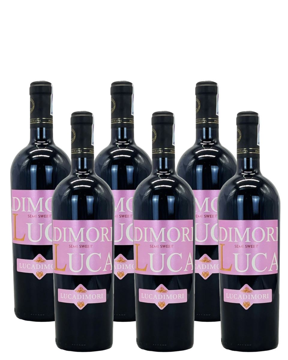 Thiết kế nhãn mác màu hồng pastel, phần nào thể hiện sự ngọt ngào của rượu bên trong