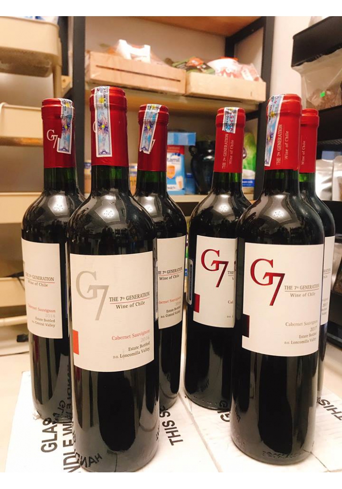 Đóng chai và dán nhãn mác cho vang G7 trước khi tung ra thị trường
