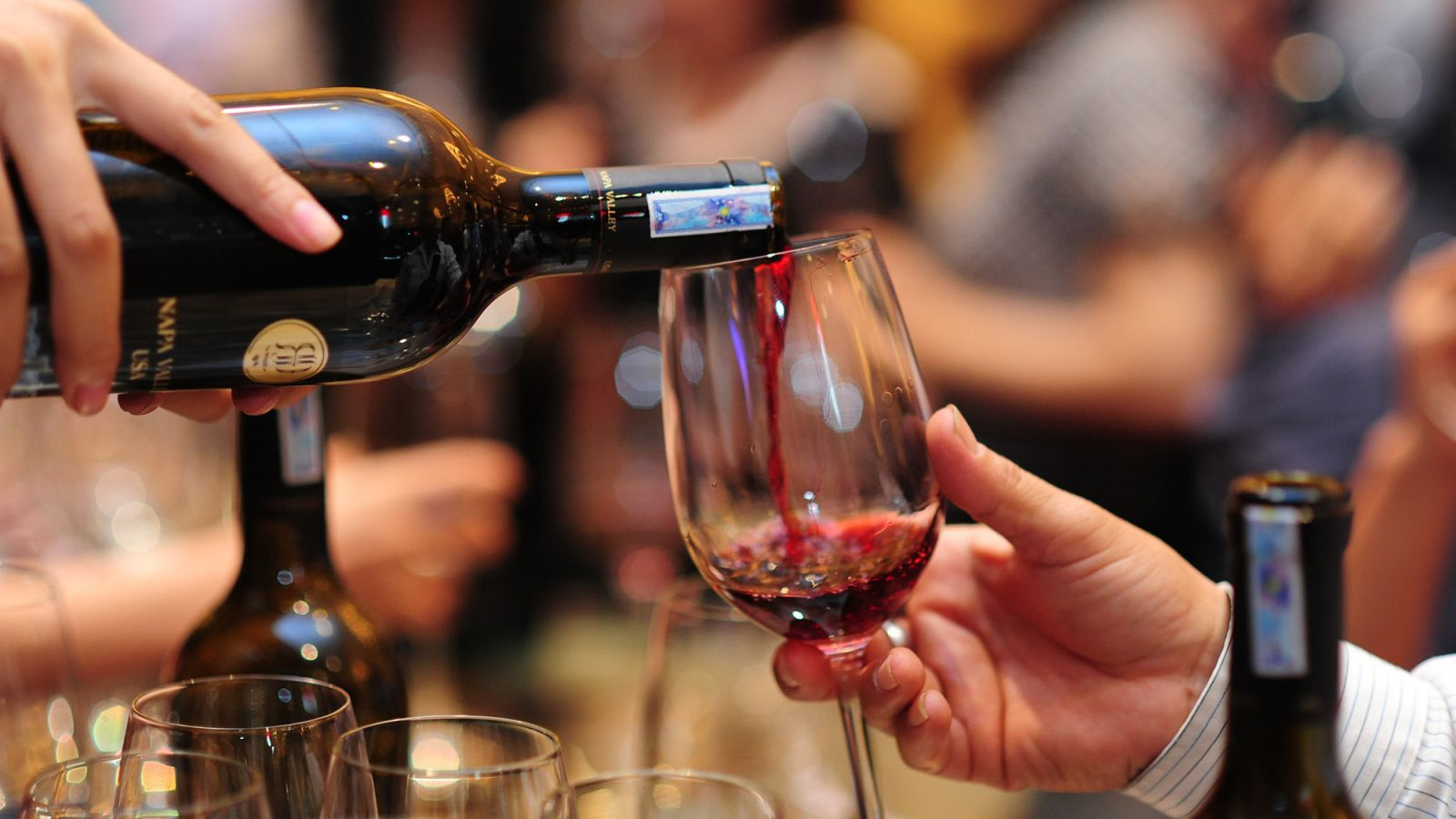 Nếu uống quá nhiều rượu vang sẽ dung nạp lượng calo lớn có thể gây ra tình trạng bị béo phì