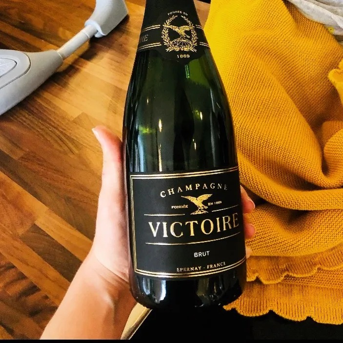 Victoire Brut Prestige có vị ngọt nhẹ, thanh thoát 