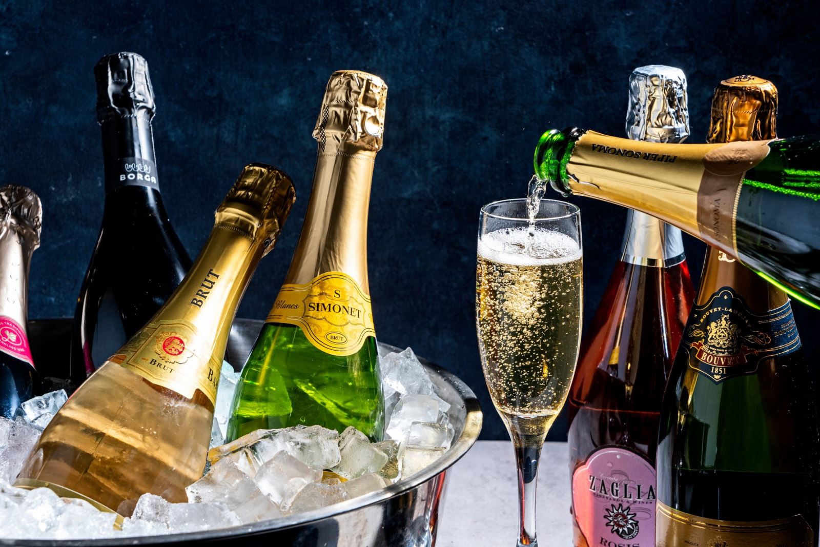 Rượu Champagne hay còn gọi là rượu sâm panh, có nguồn gốc từ vùng Champagne của Pháp
