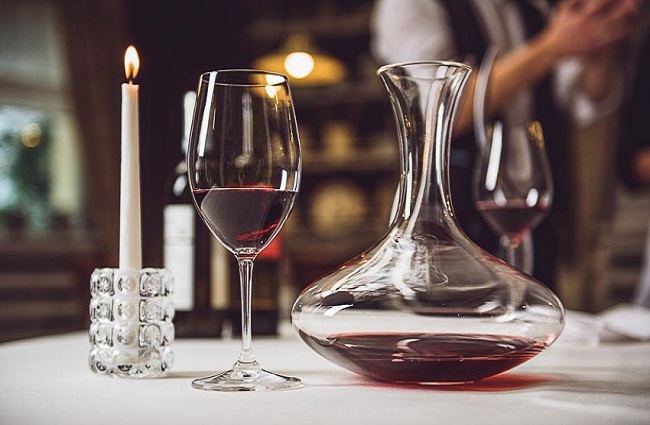 Bình thở rượu vang là một dụng cụ quan trọng trong thưởng thức rượu vang