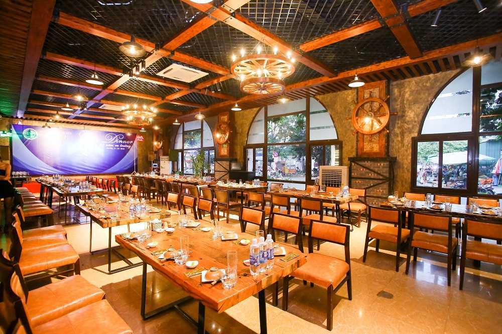 Nhà hàng vườn bia Hà Hội phục vụ thực khách với hàng trăm dòng vang nổi tiếng