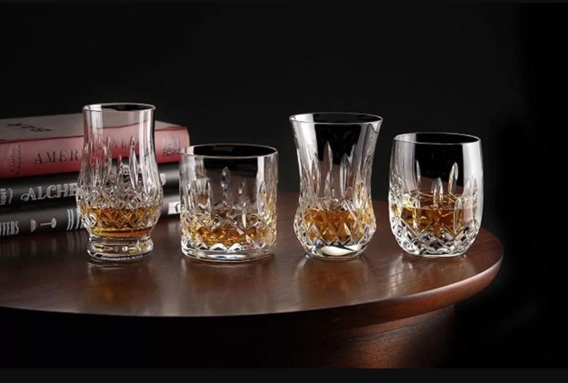 Các đặc điểm của ly phục vụ rượu whisky 