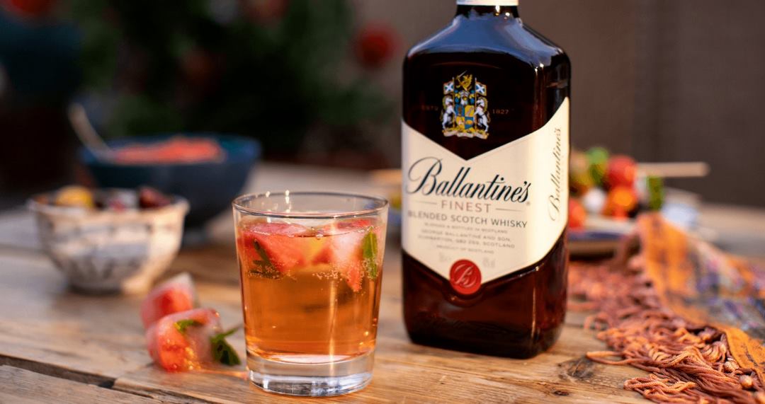 Ballantines là một thương hiệu rượu đến Scotch whisky xuất xứ Scotland
