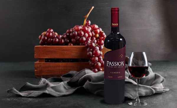 Rượu Passion Classic với thiết kế chai thủy tinh đen sang trọng 