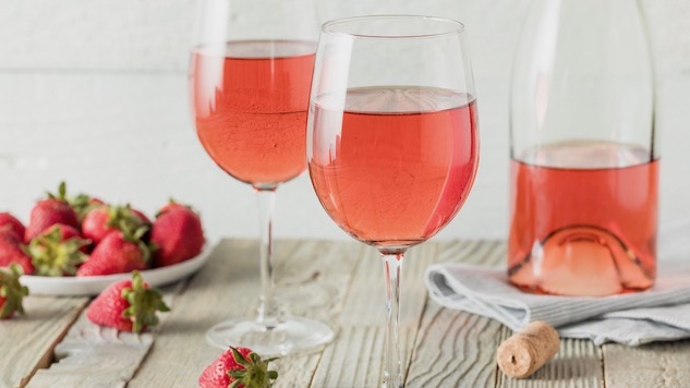 Rượu vang hồng kết hợp với dâu tây, cam, quýt, dưa hấu…