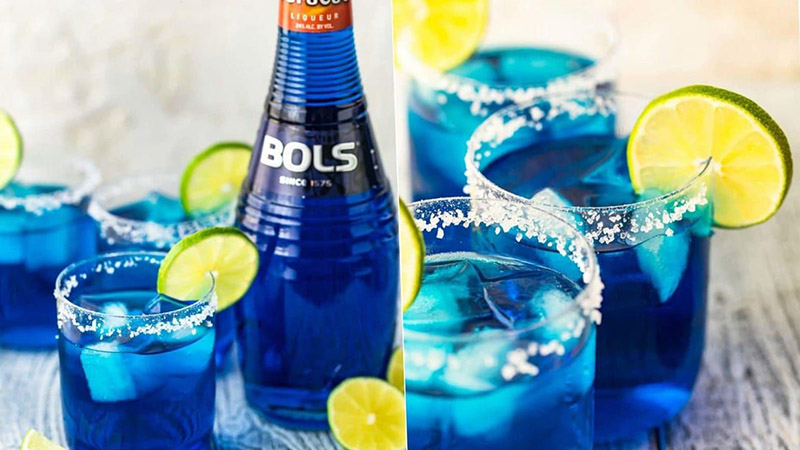 Rượu Bols Blue Curacao thường được phục vụ kèm với đá và muối