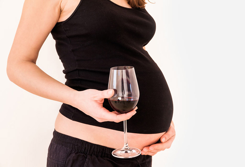 Phụ nữ mang thai có thể uống rượu vang