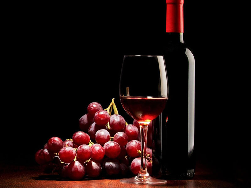 Rượu vang đỏ có nhiều gam màu đậm nhạt khác nhau