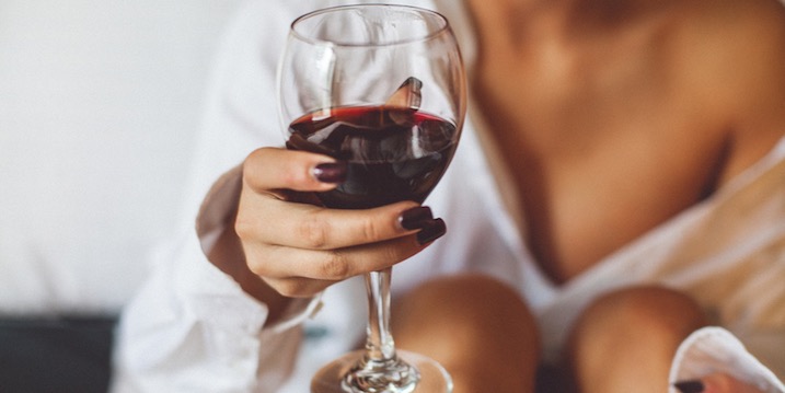 Uống rượu vang trước khi đi ngủ giúp ngăn ngừa lão hóa, kéo dài tuổi thọ