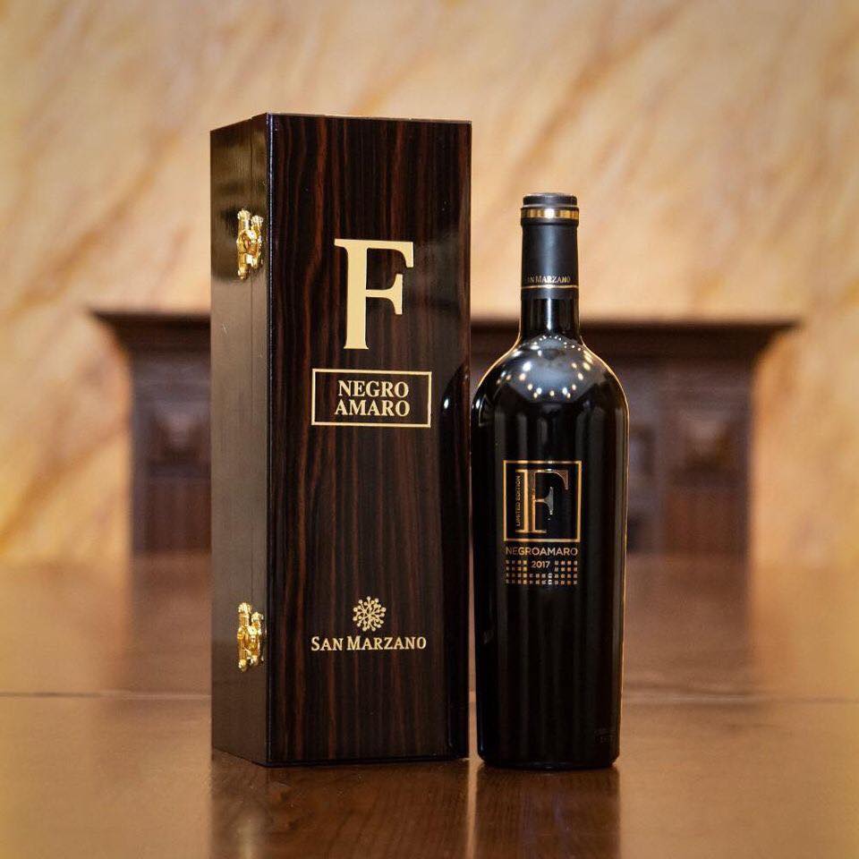 Rượu vang đỏ F Gold Limited Edition có thiết kế sang trọng và đẳng cấp