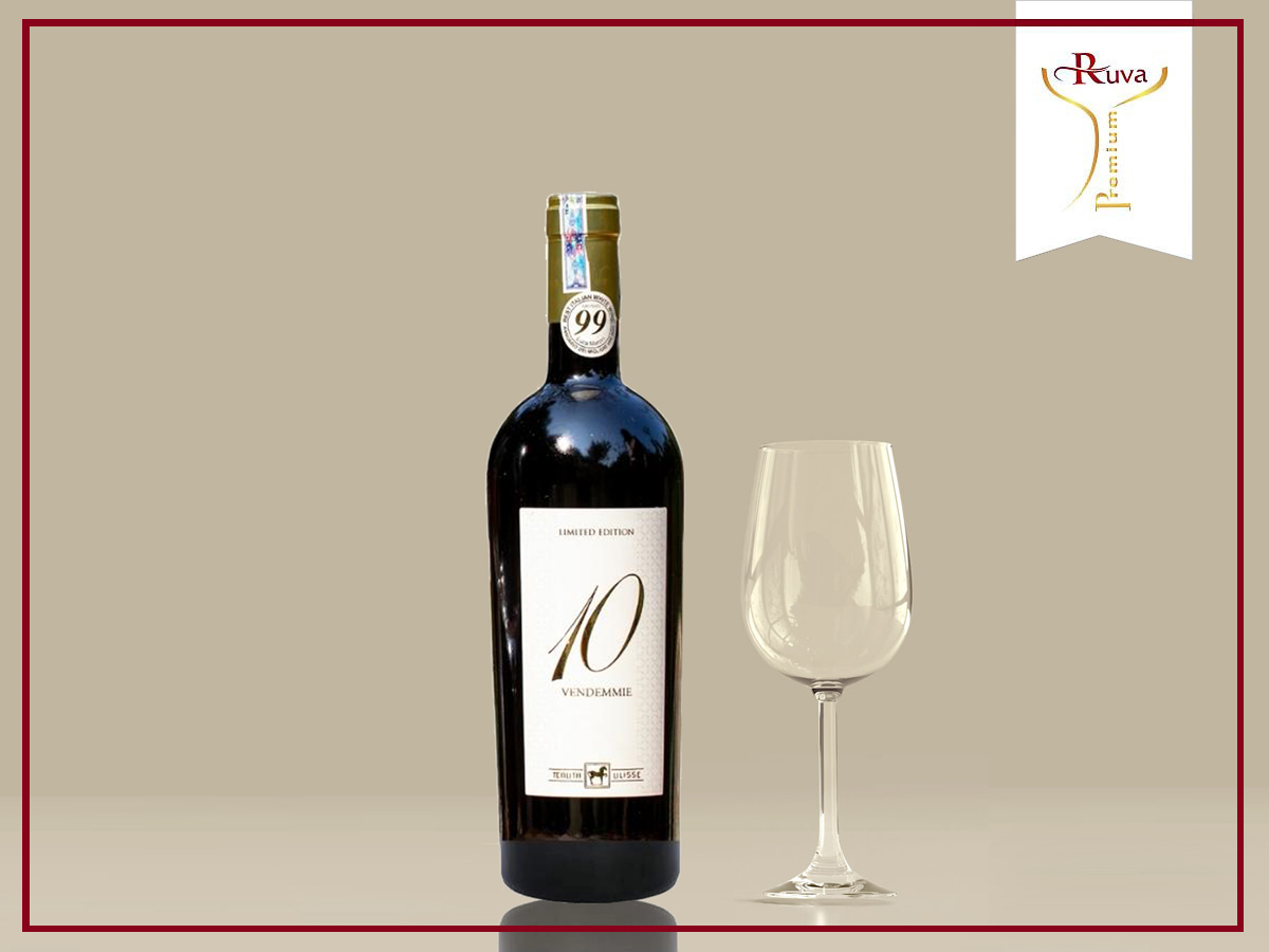 Rượu vang 10 Bianco với những giọt rượu trắng tinh khiết.