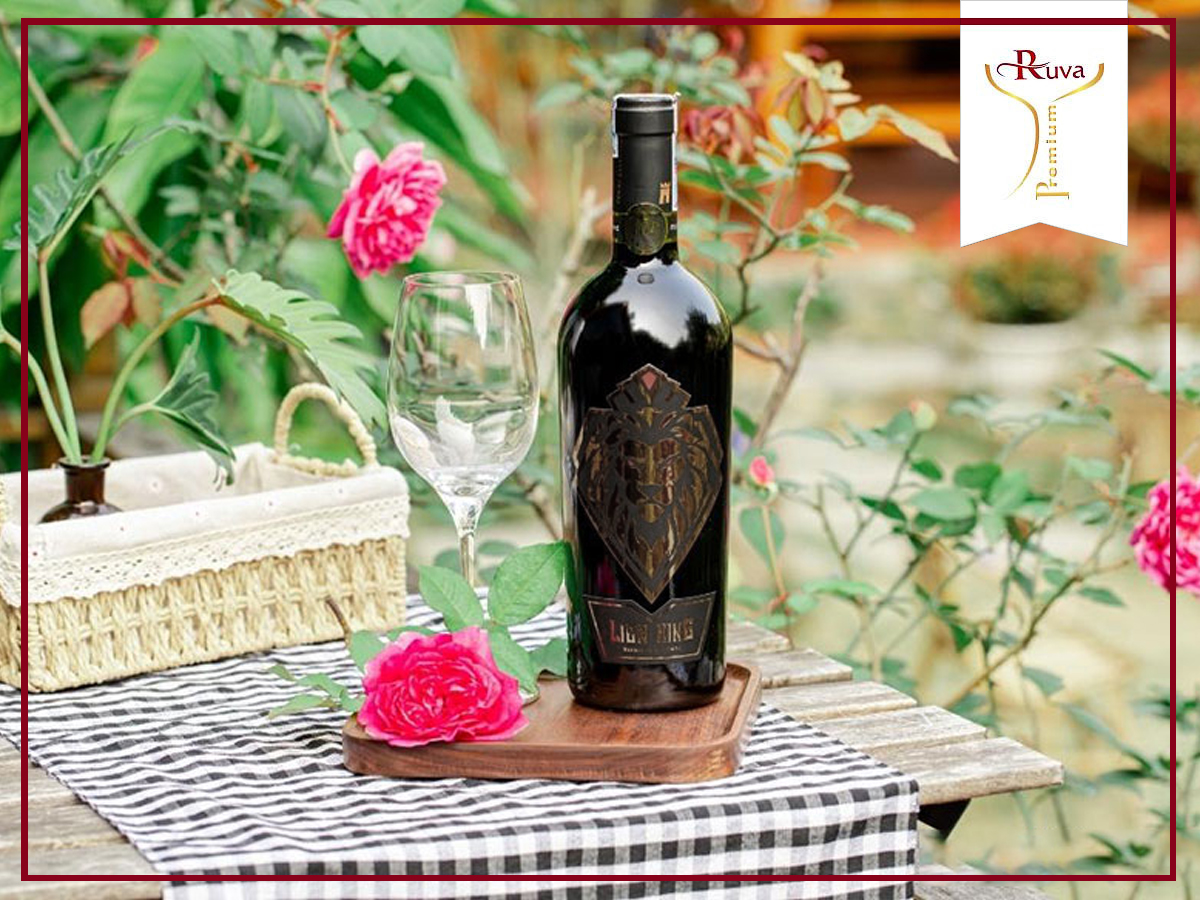 Nguyên liệu chính để làm nên những chai Rượu vang Lion King Bronze Primitivo del Salento 2019 là giống nho Primitivo