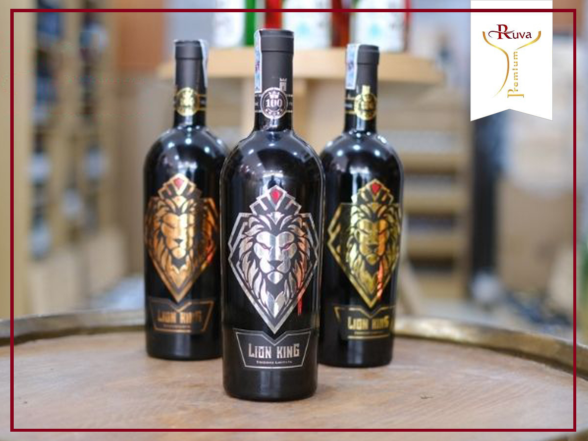 Rượu vang Lion King Gold Primitivo del Salento 2019 15% là một dòng rượu vang đỏ đến từ nhà rượu Feudi Salentini